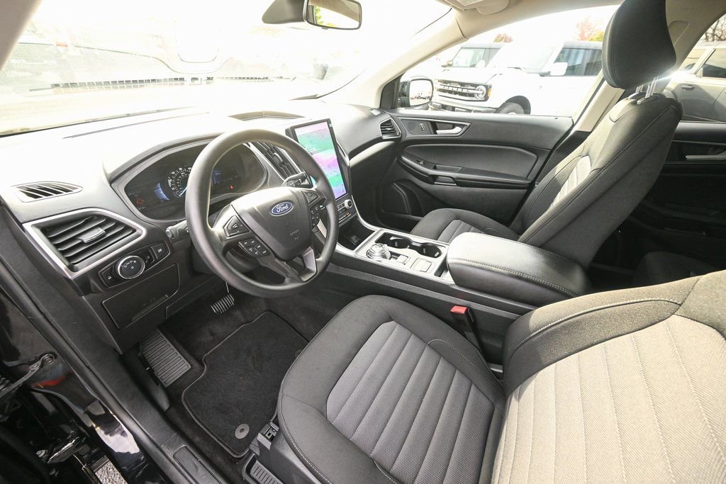 New 2024 Ford Edge SE w/ Black Appearance Package image 14