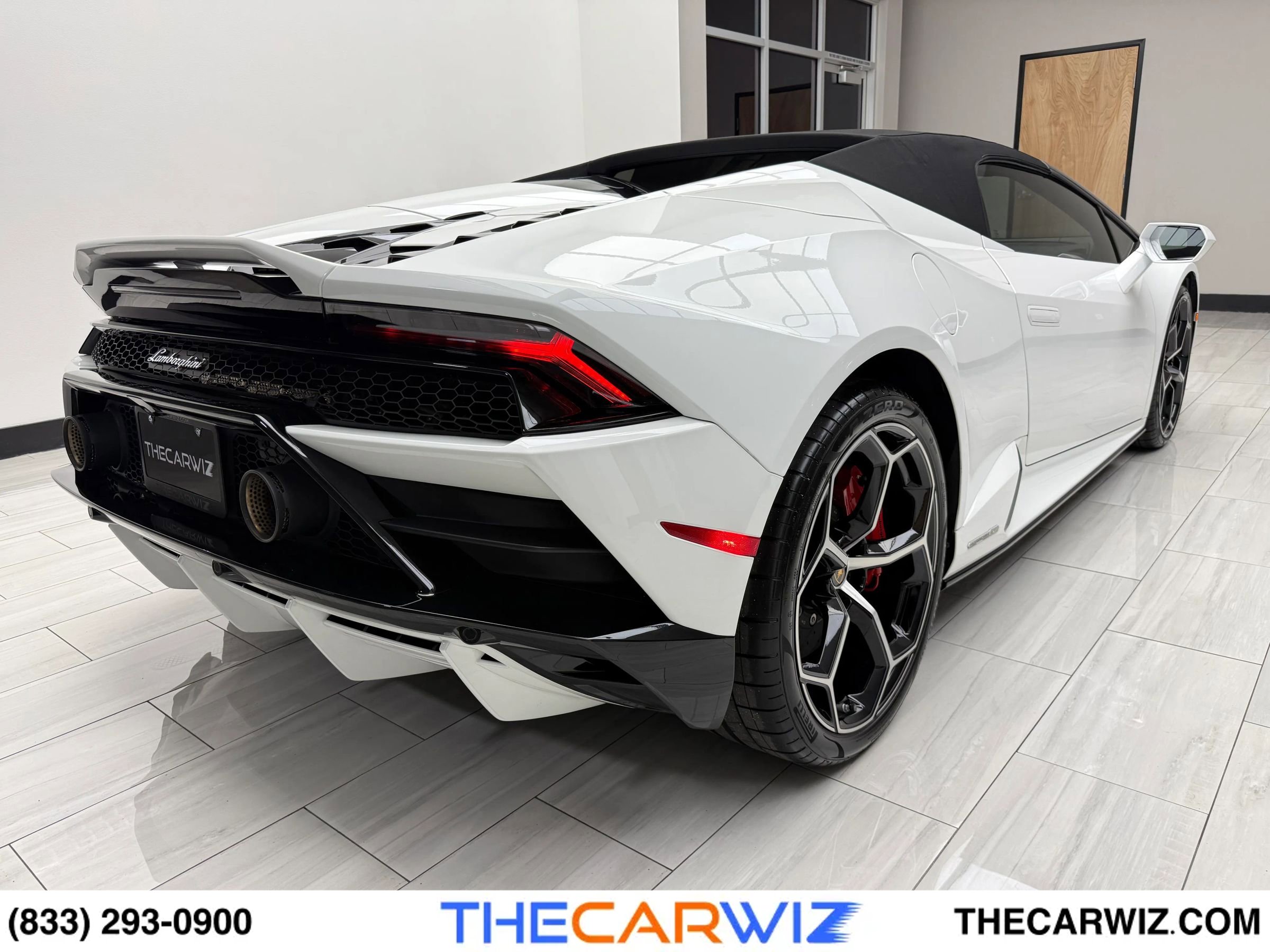 Used 2020 Lamborghini Huracan EVO image 97