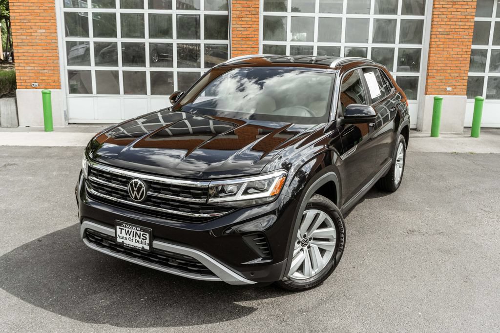Used 2023 Volkswagen Atlas Cross Sport SE AWD/4WD image 2