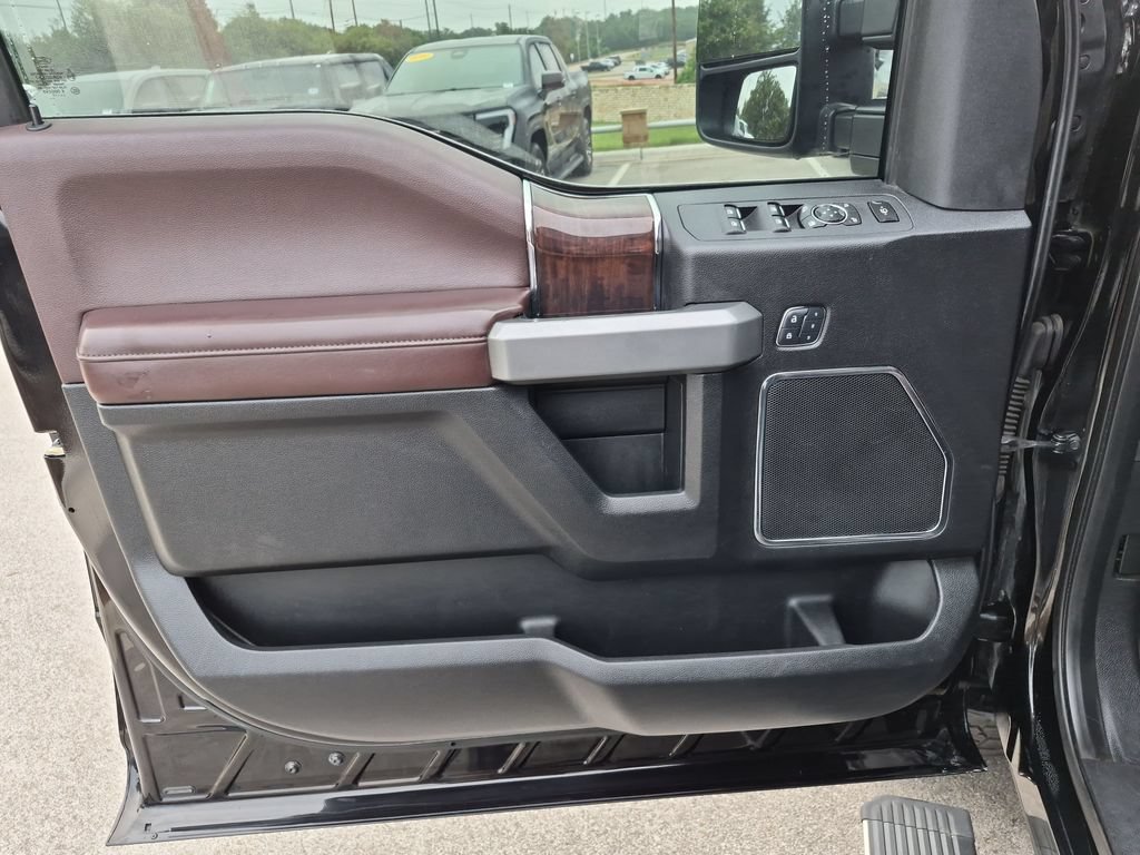 Used 2017 Ford F350 Platinum w/ Platinum Ultimate Package AWD/4WD image 19