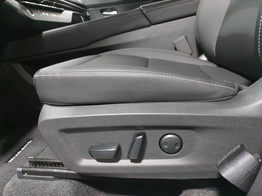 Used 2025 Nissan Murano SV AWD/4WD image 29