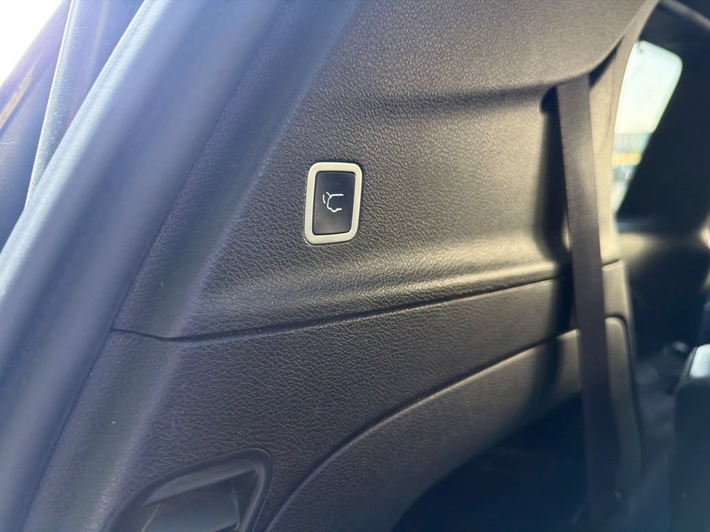 Used 2019 Chrysler Pacifica Touring-L Plus w/ S Appearance Package FWD image 11