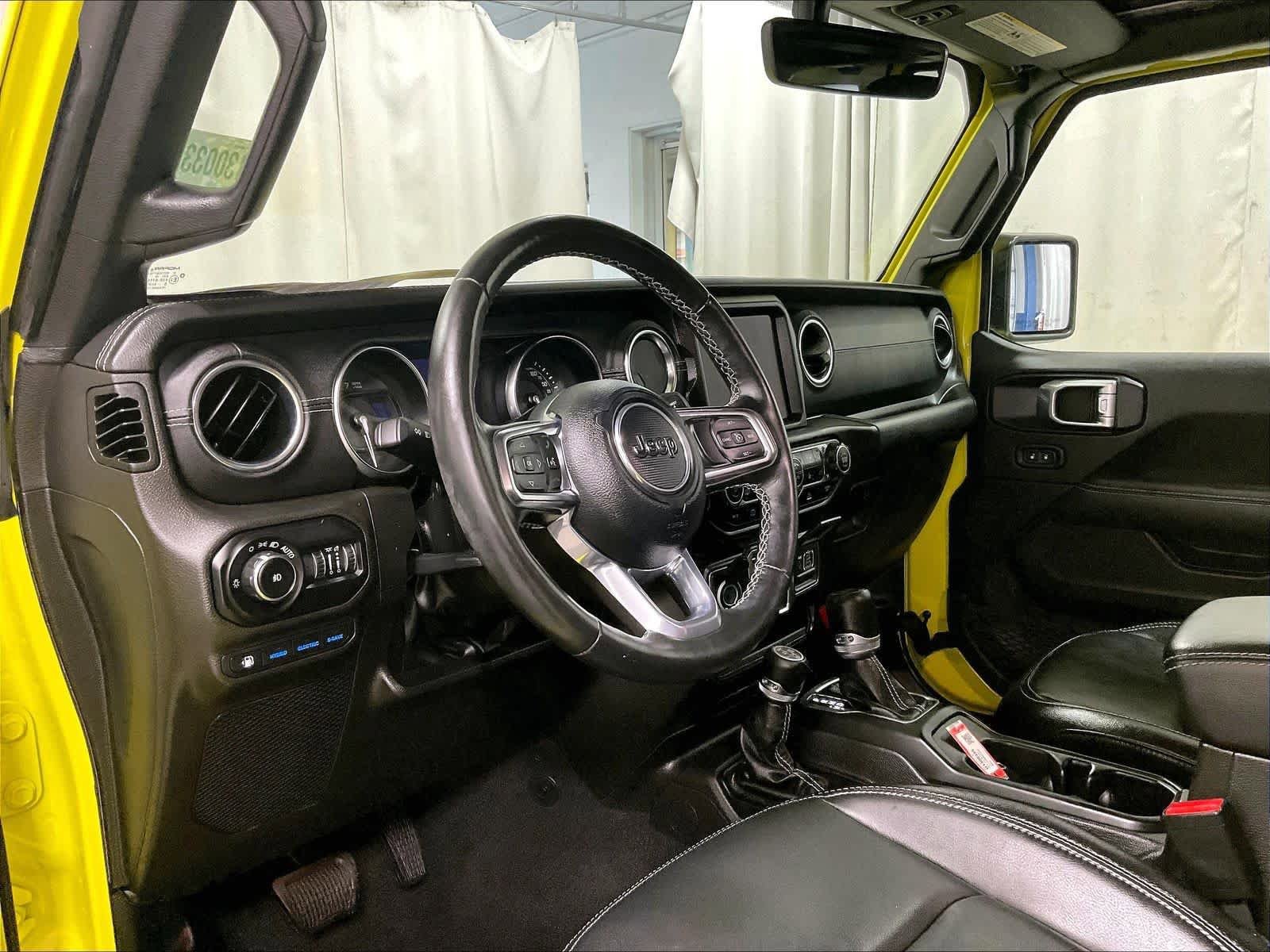 Used 2022 Jeep Wrangler Unlimited Sahara w/ Cold Weather Group AWD/4WD image 8