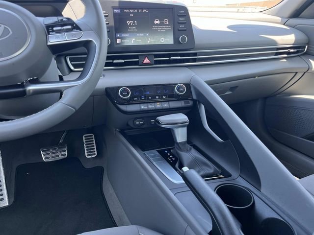 Used 2025 Hyundai Elantra Sport image 14