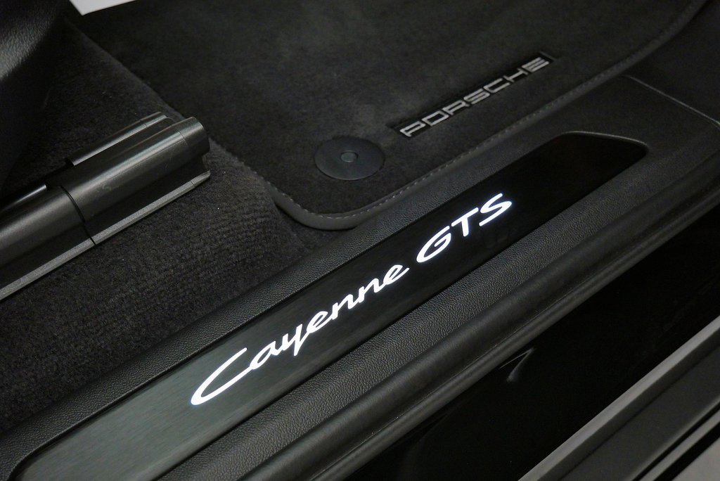 Used 2025 Porsche Cayenne GTS image 19