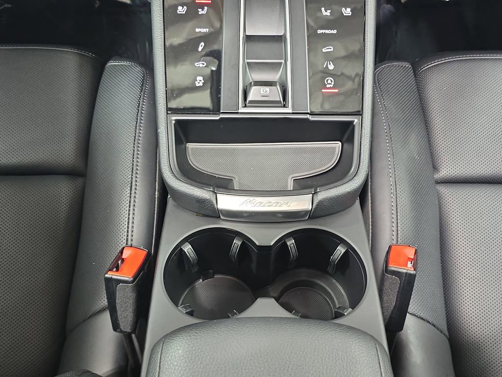 Certified 2025 Porsche Macan image 20