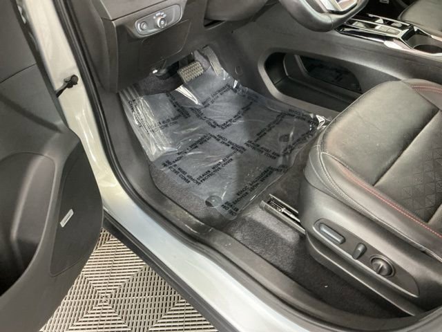 Used 2023 Chevrolet Bolt EUV Premier w/ Sun & Sound Package FWD image 15