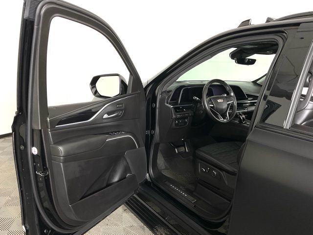 Used 2024 Cadillac Escalade ESV V w/ LPO, ONYX Package image 25