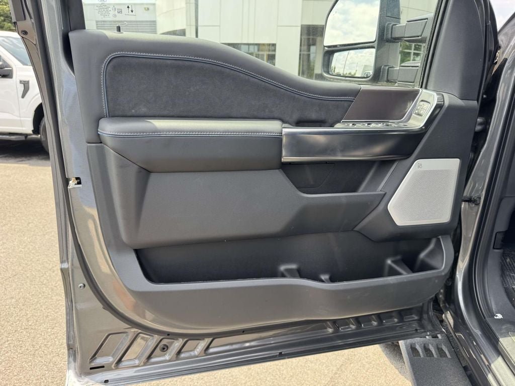 New 2026 Ford F350 Platinum w/ Tremor Off-Road Package AWD/4WD image 9