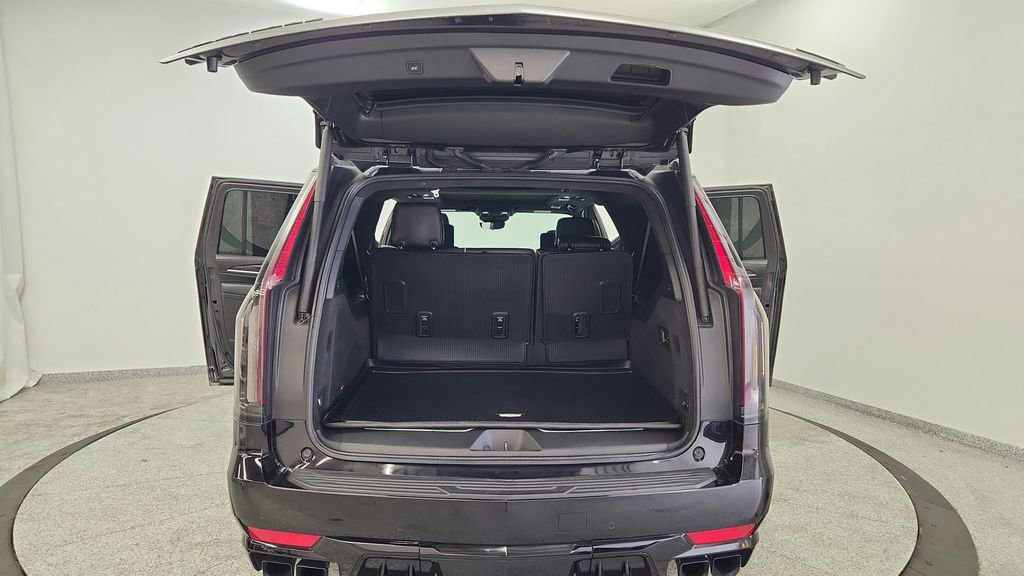 Used 2023 Cadillac Escalade ESV V w/ Heavy-Duty Trailer Package image 40