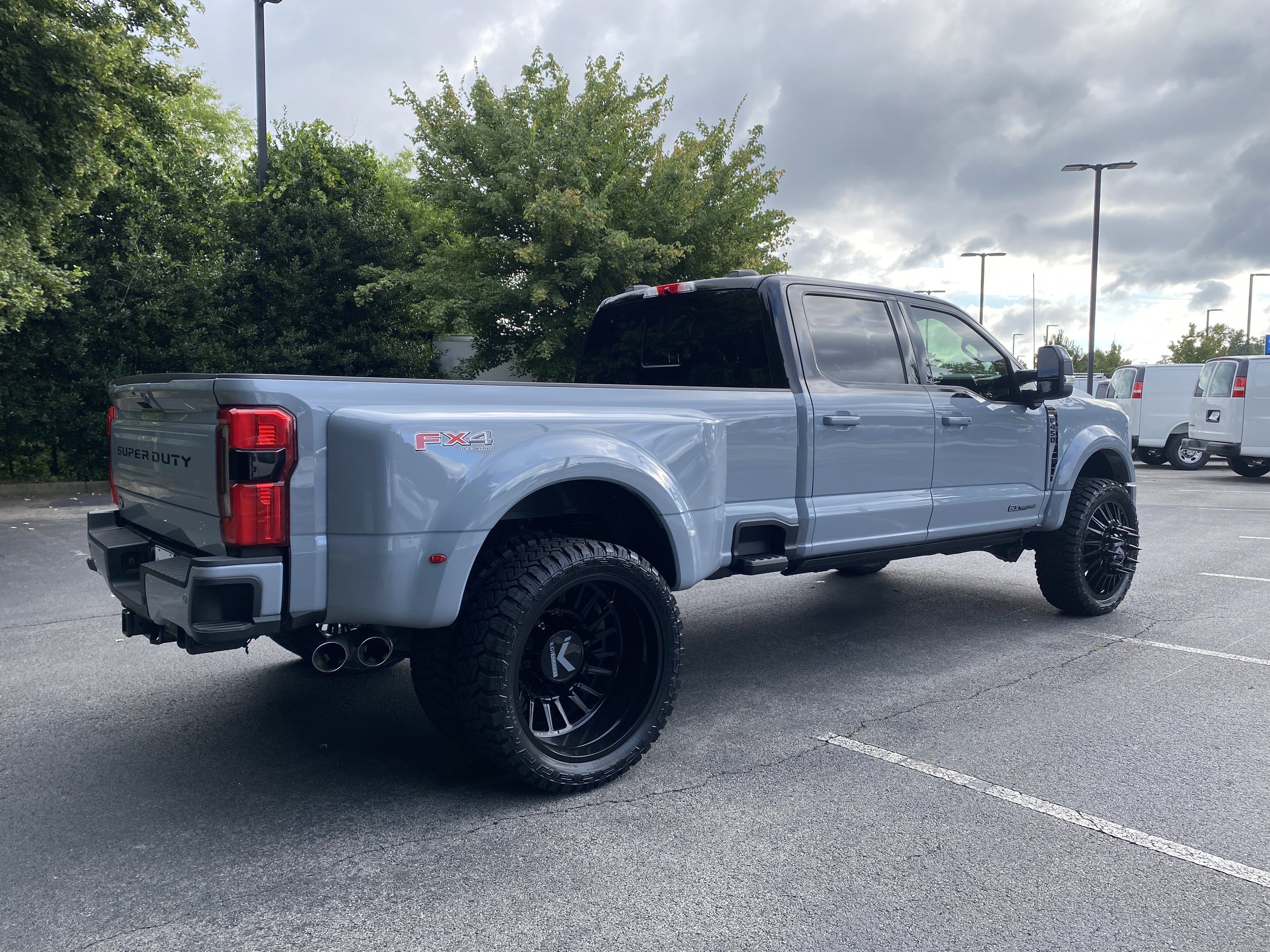 Used 2025 Ford F450 Platinum w/ FX4 Off-Road Package AWD/4WD image 9