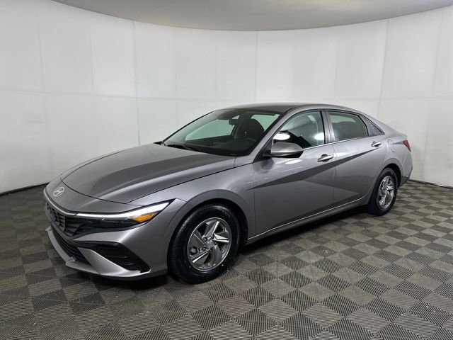 Certified 2024 Hyundai Elantra SE image 7