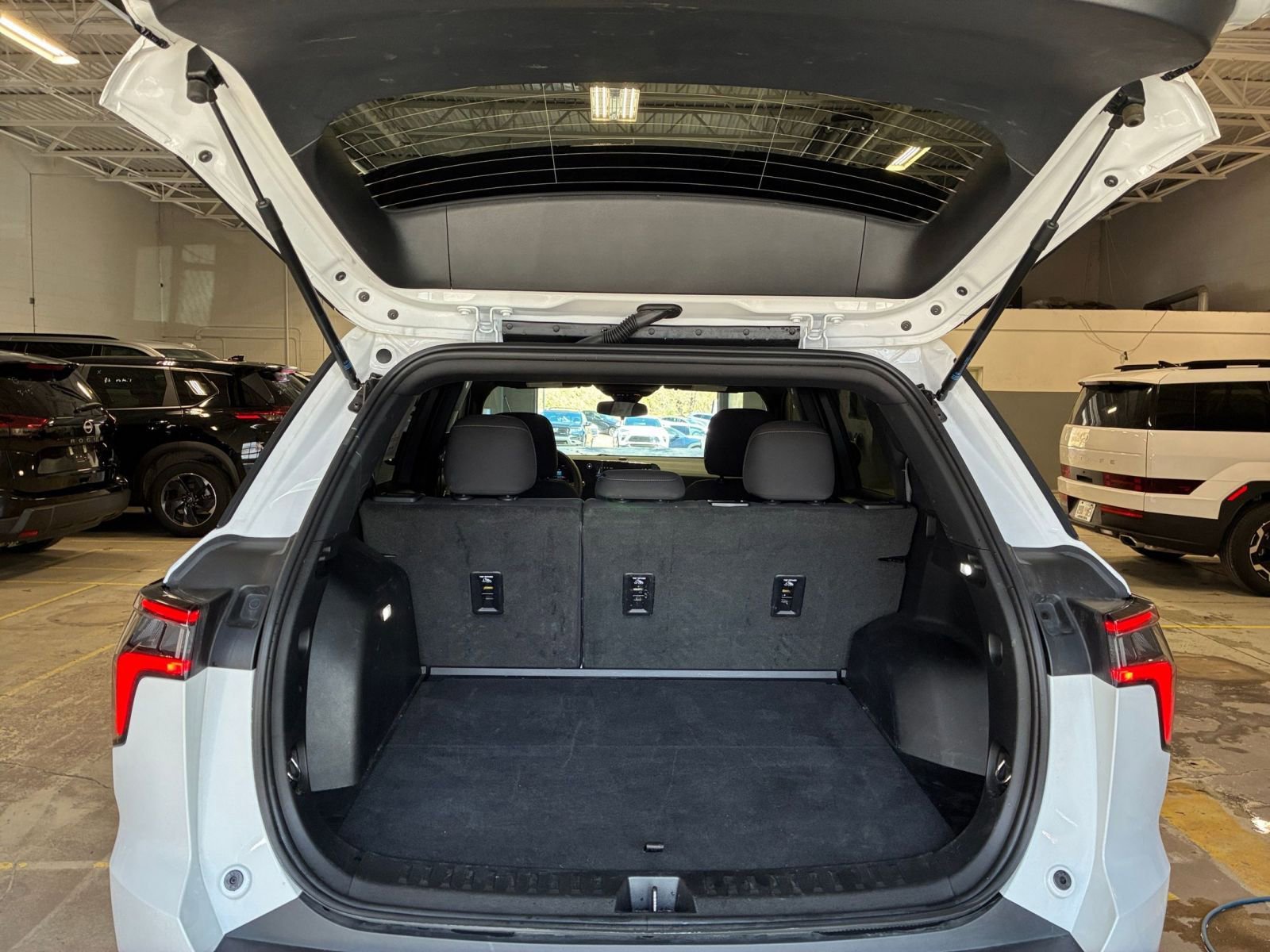 Used 2025 Chevrolet Equinox LT FWD image 31