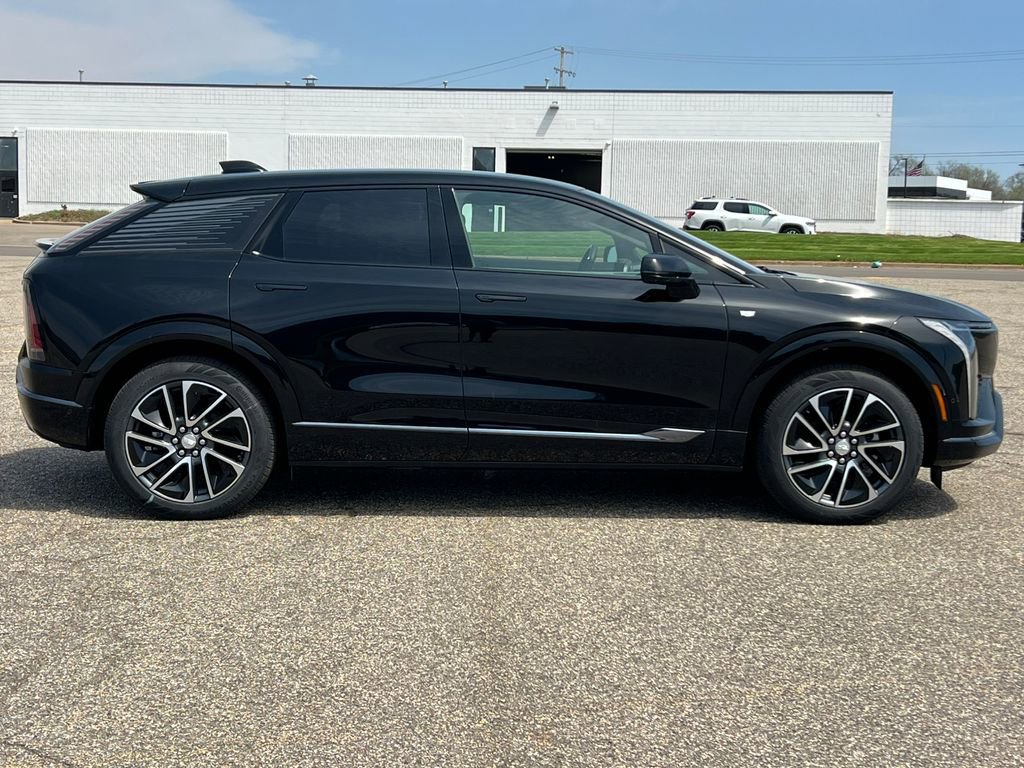 New 2026 Cadillac Optiq Sport 1 w/ LPO, Floor Liner Package AWD/4WD image 43