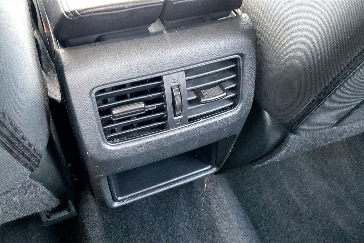 Used 2024 Nissan Rogue S image 16