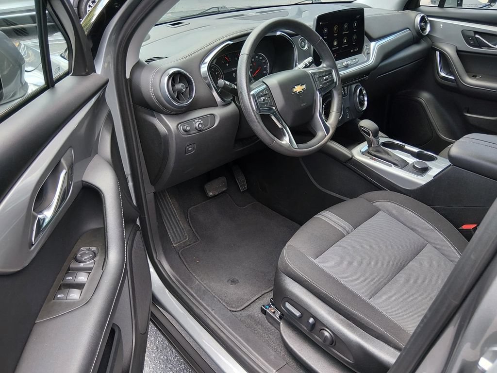 Used 2025 Chevrolet Blazer LT AWD/4WD image 11