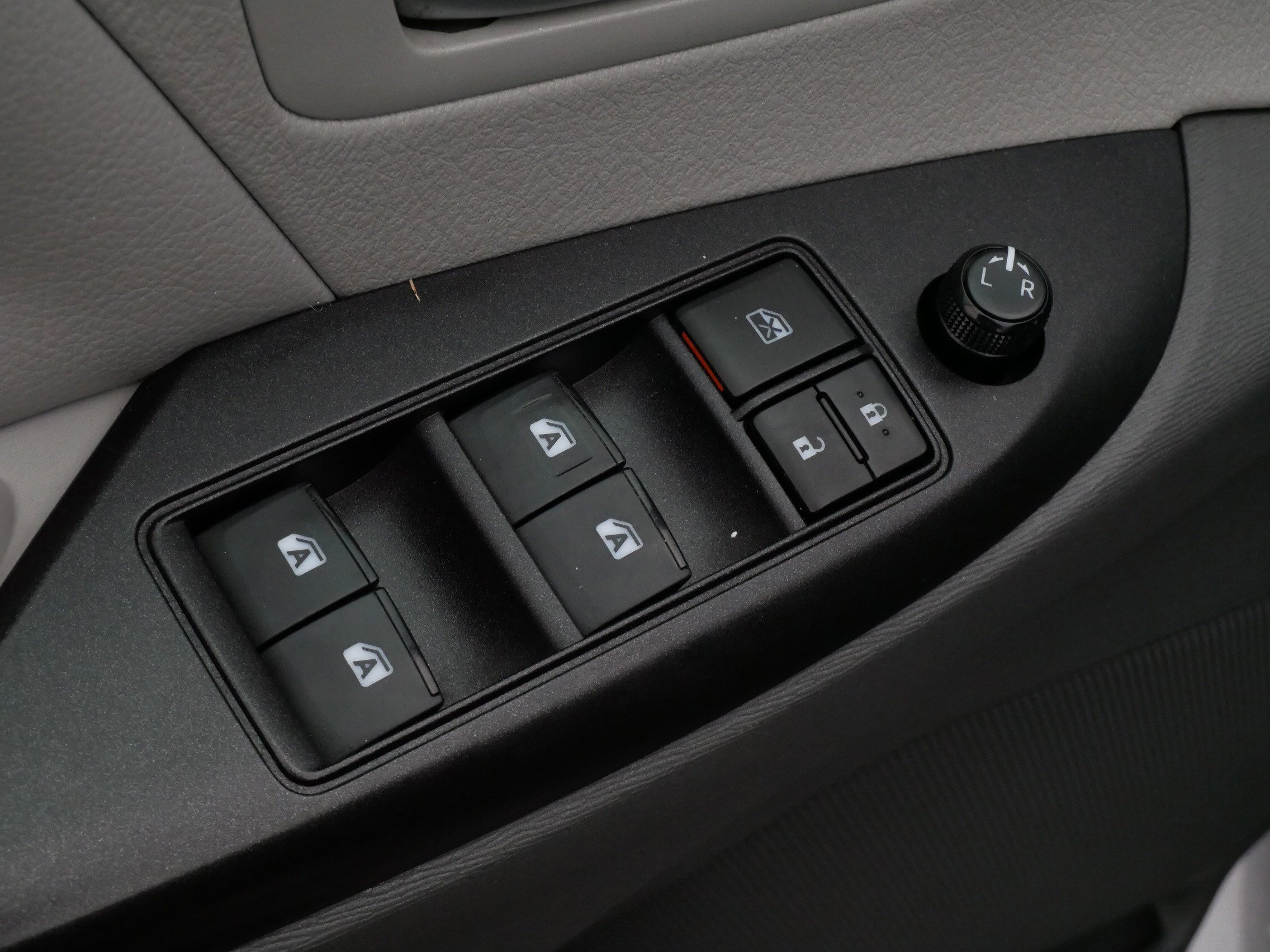Used 2019 Toyota Sienna LE FWD image 19