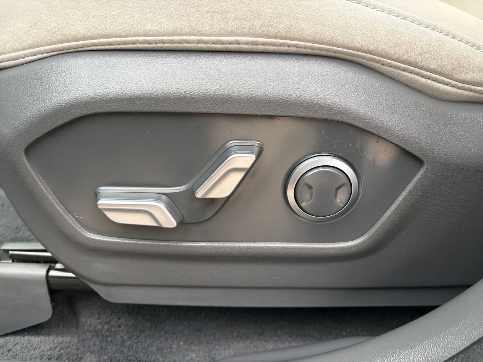 Used 2025 Hyundai Santa Fe SEL image 23