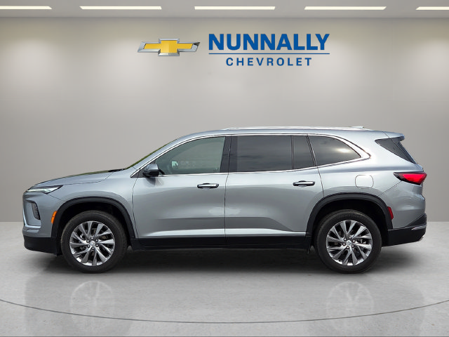 Used 2025 Buick Enclave Preferred FWD image 2