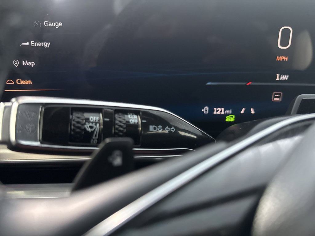 Used 2023 Cadillac Lyriq 2WD image 27