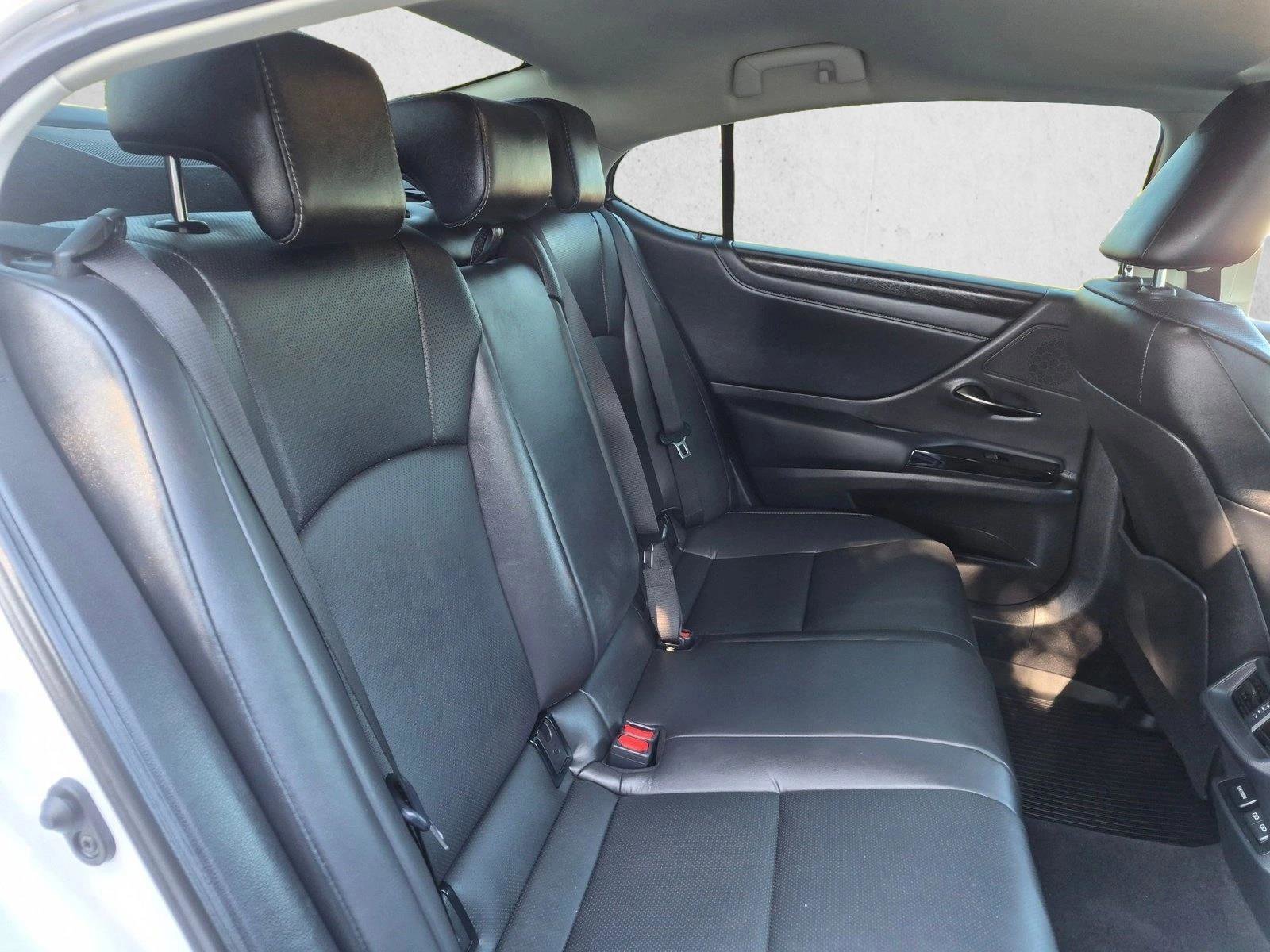 Used 2025 Lexus ES 300h w/ Premium Package FWD image 19