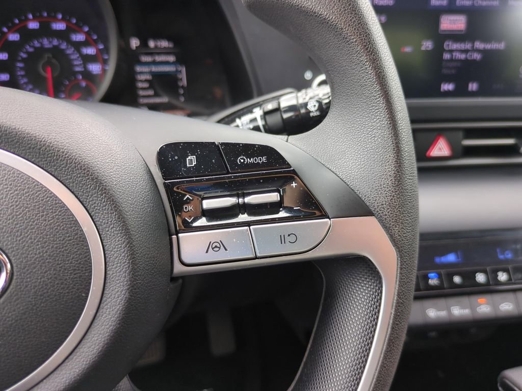 Used 2022 Hyundai Elantra SEL FWD image 18