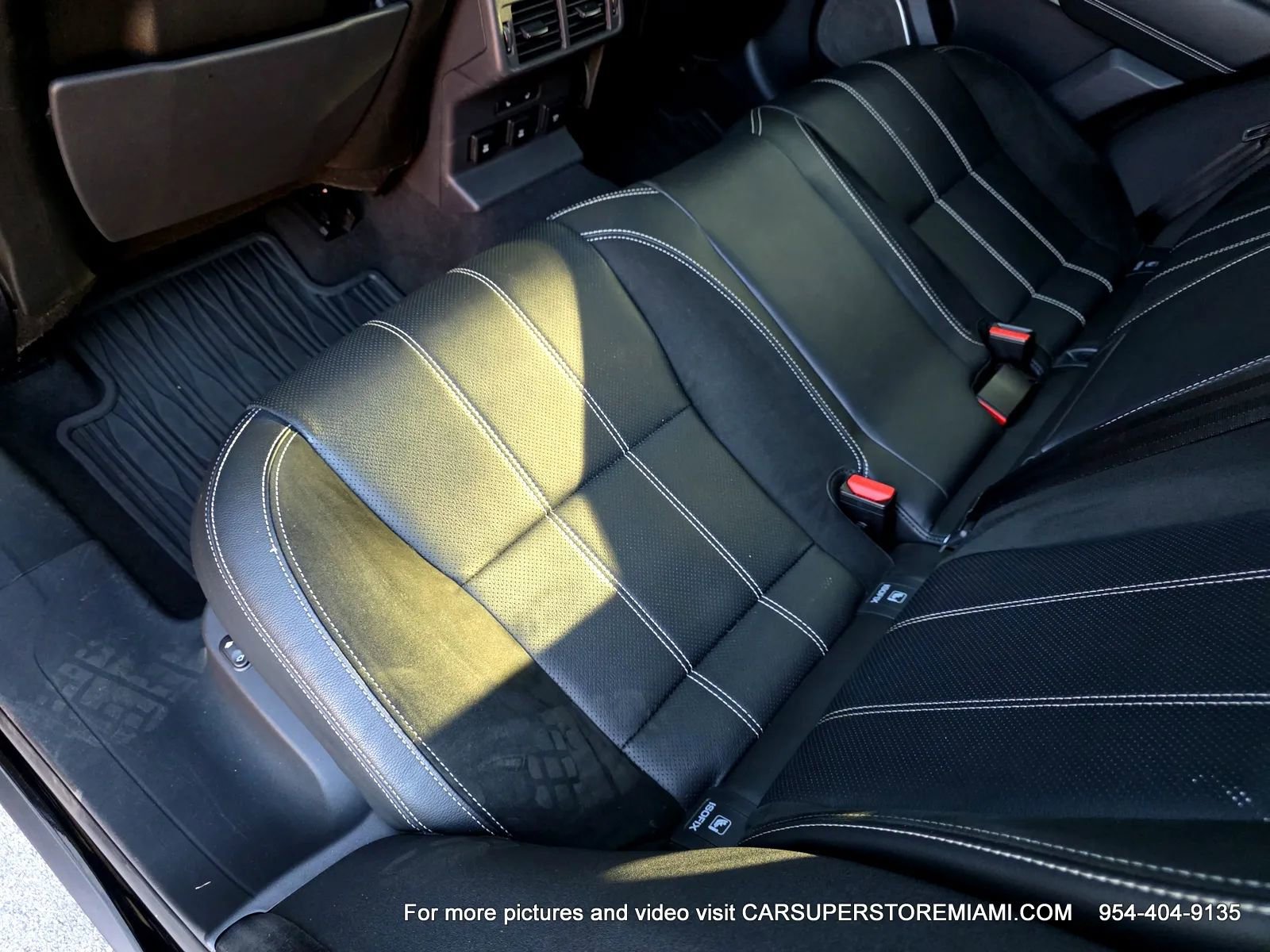 Used 2018 Land Rover Range Rover Velar R-Dynamic SE AWD/4WD image 50