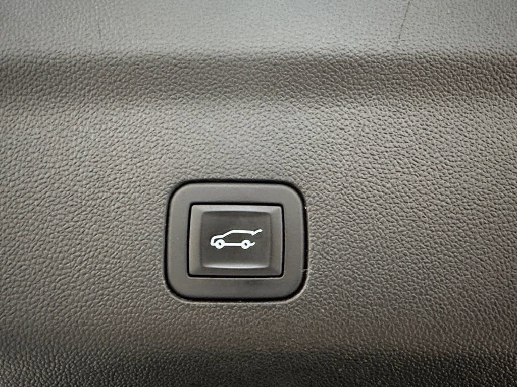 Used 2025 GMC Yukon XL Elevation AWD/4WD image 7
