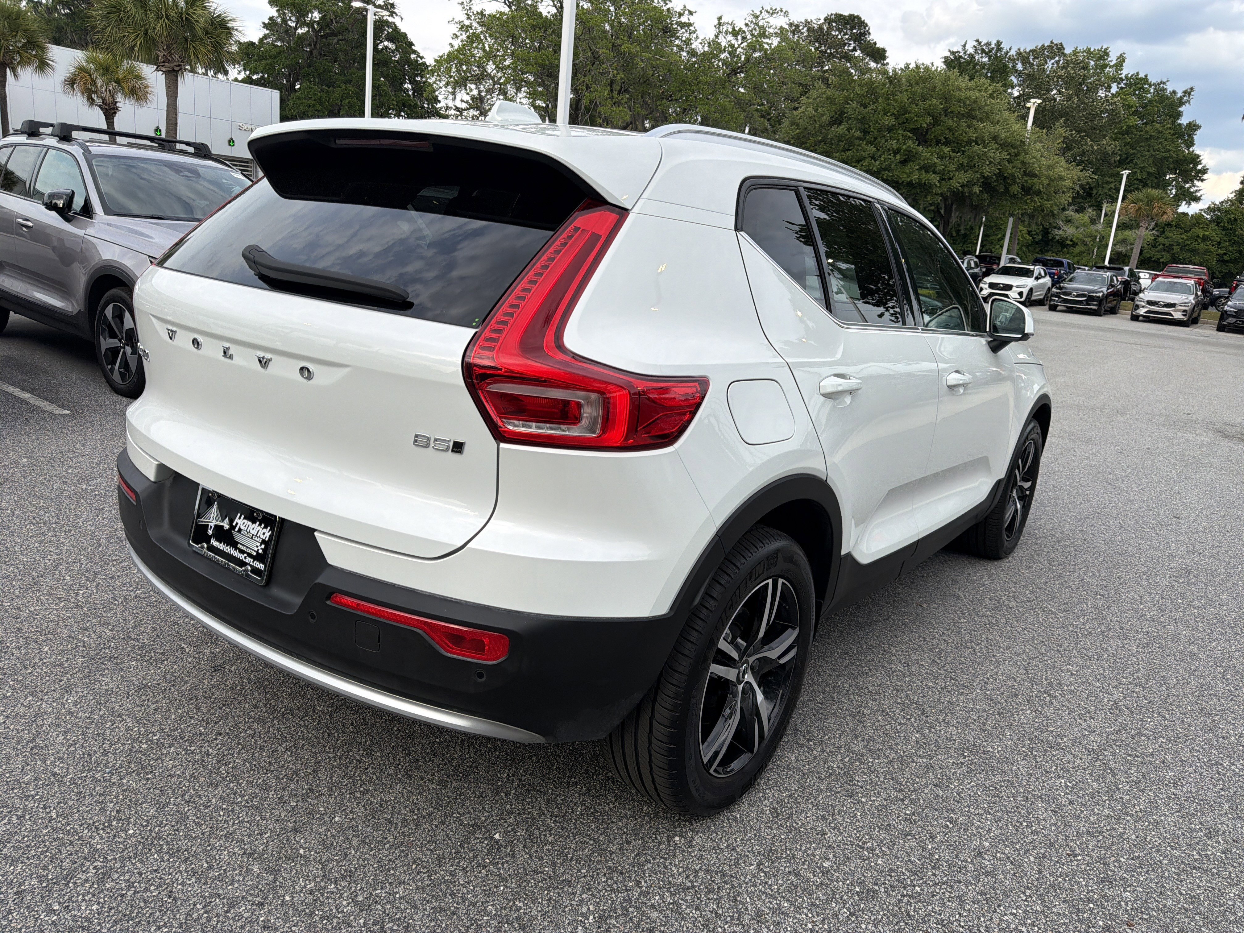 Certified 2025 Volvo XC40 B5 Core AWD/4WD image 12