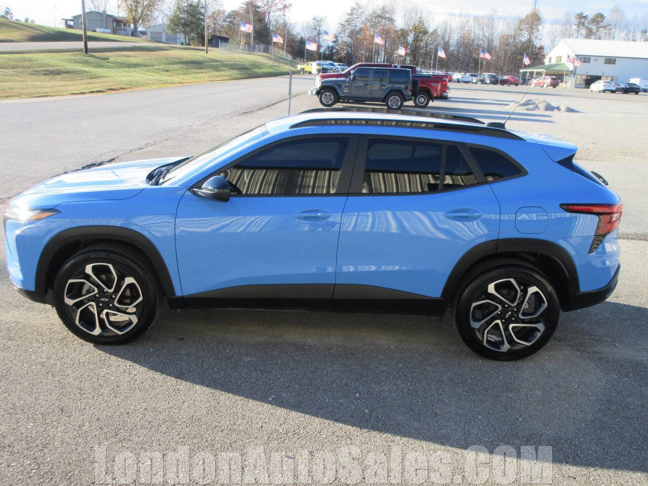 Used 2024 Chevrolet Trax RS w/ Driver Confidence Package image 2