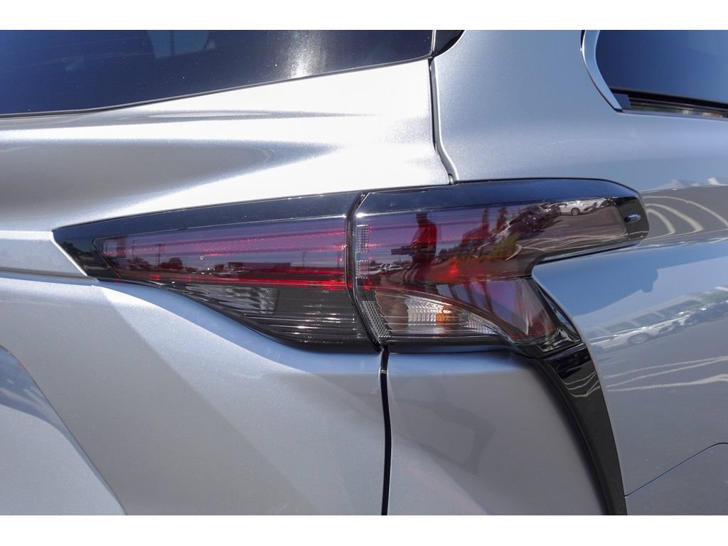 Certified 2023 Toyota Sienna LE FWD image 6