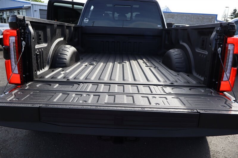 Used 2026 Ford F450 Platinum w/ FX4 Off-Road Package AWD/4WD image 15