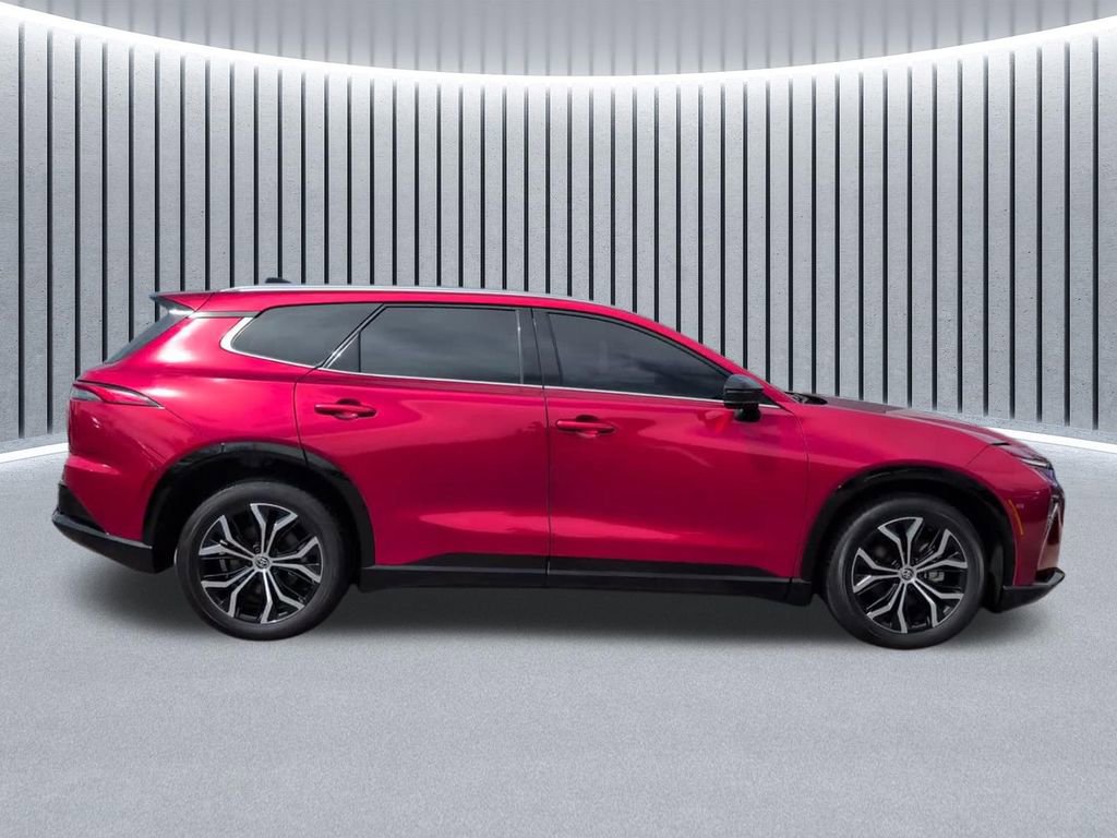 Used 2025 Toyota Crown Signia AWD/4WD image 6