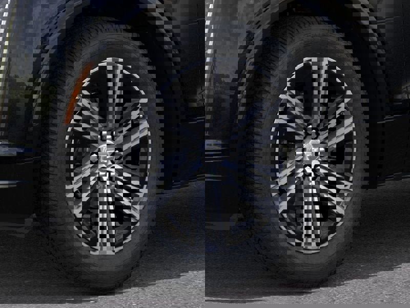 New 2025 Cadillac Lyriq Luxury image 9