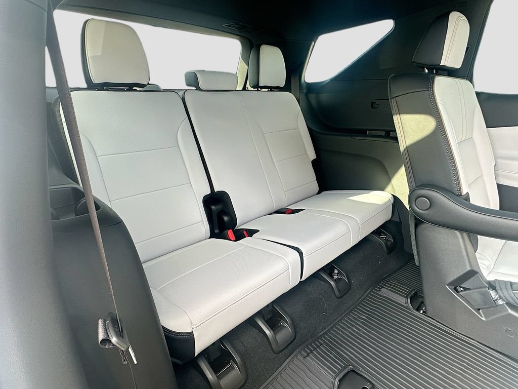 New 2026 Chevrolet Traverse High Country w/ LPO, Floor Liner Package AWD/4WD image 31