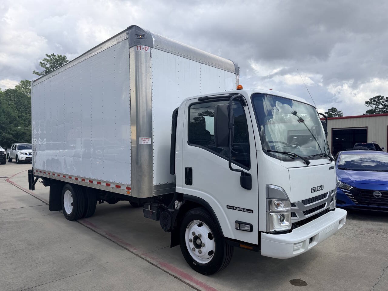 Used 2024 Isuzu NPR RWD image 28
