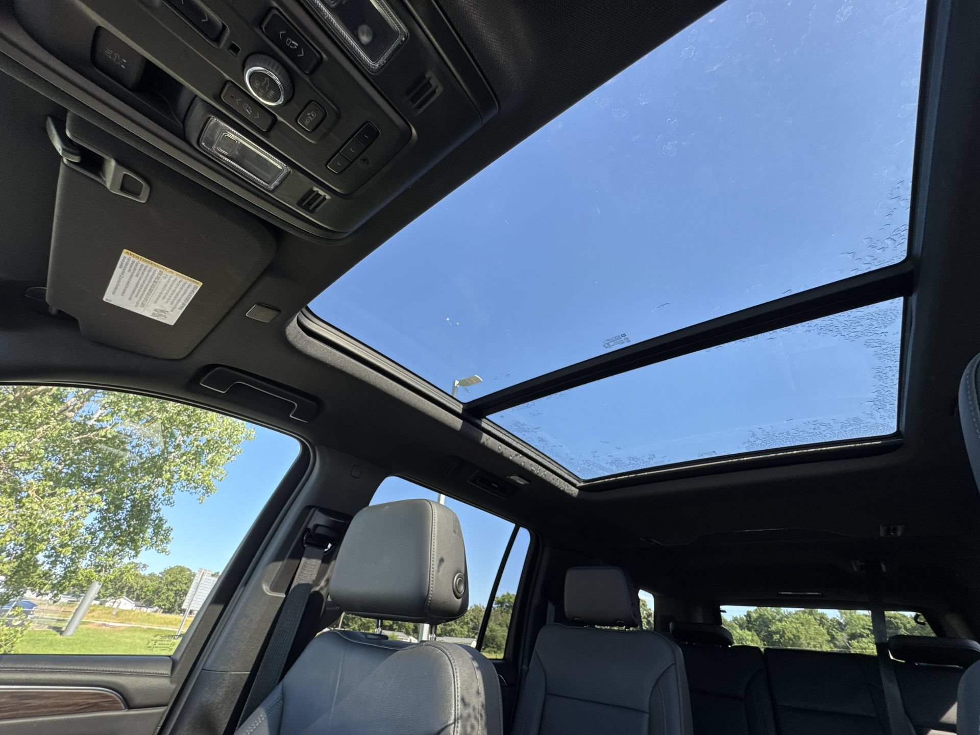 Certified 2023 Chevrolet Suburban Z71 w/ Luxury Package AWD/4WD image 22