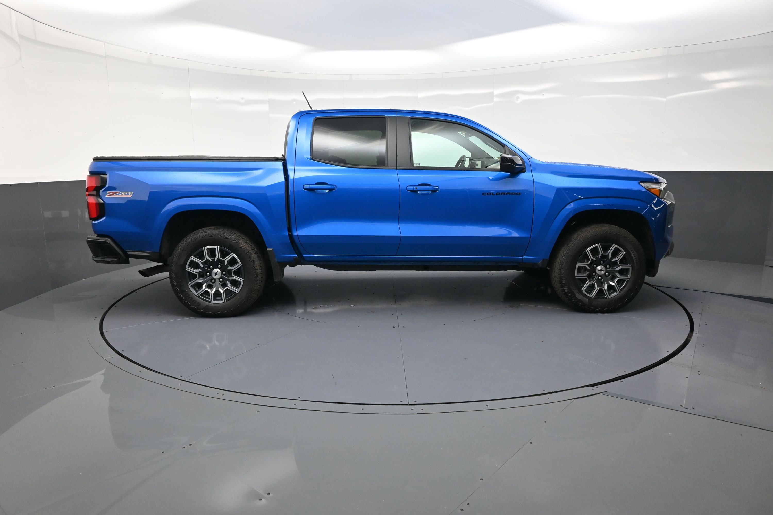 Used 2024 Chevrolet Colorado Z71 w/ Z71 Convenience Package 2 image 2