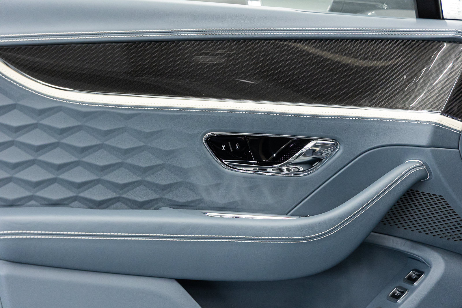 New 2026 Bentley Flying Spur Plug-In Hybrid AWD/4WD image 25