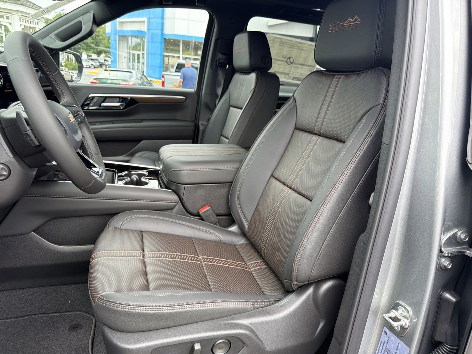 New 2026 Chevrolet Suburban High Country AWD/4WD image 10