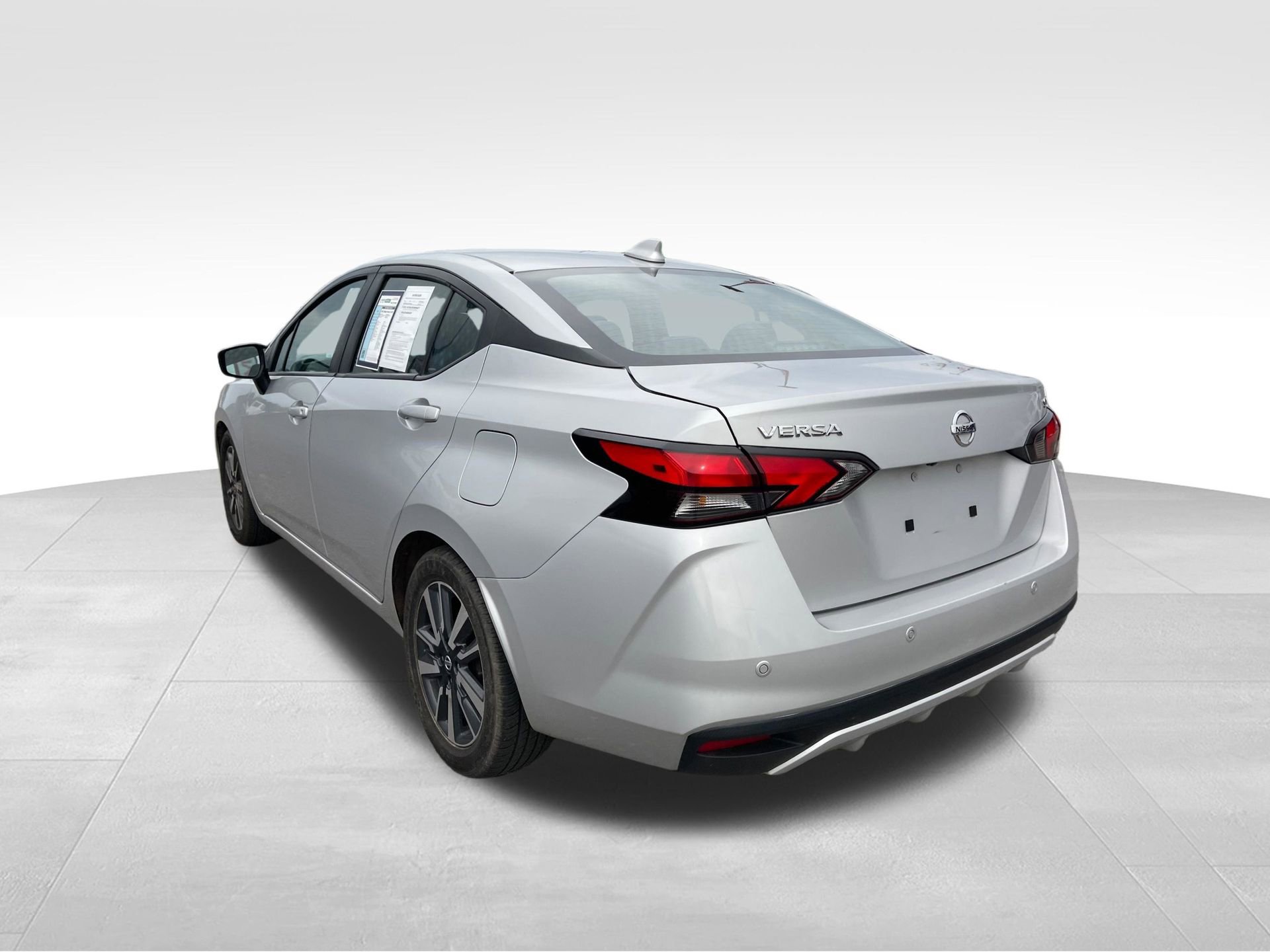 Used 2021 Nissan Versa SV image 8