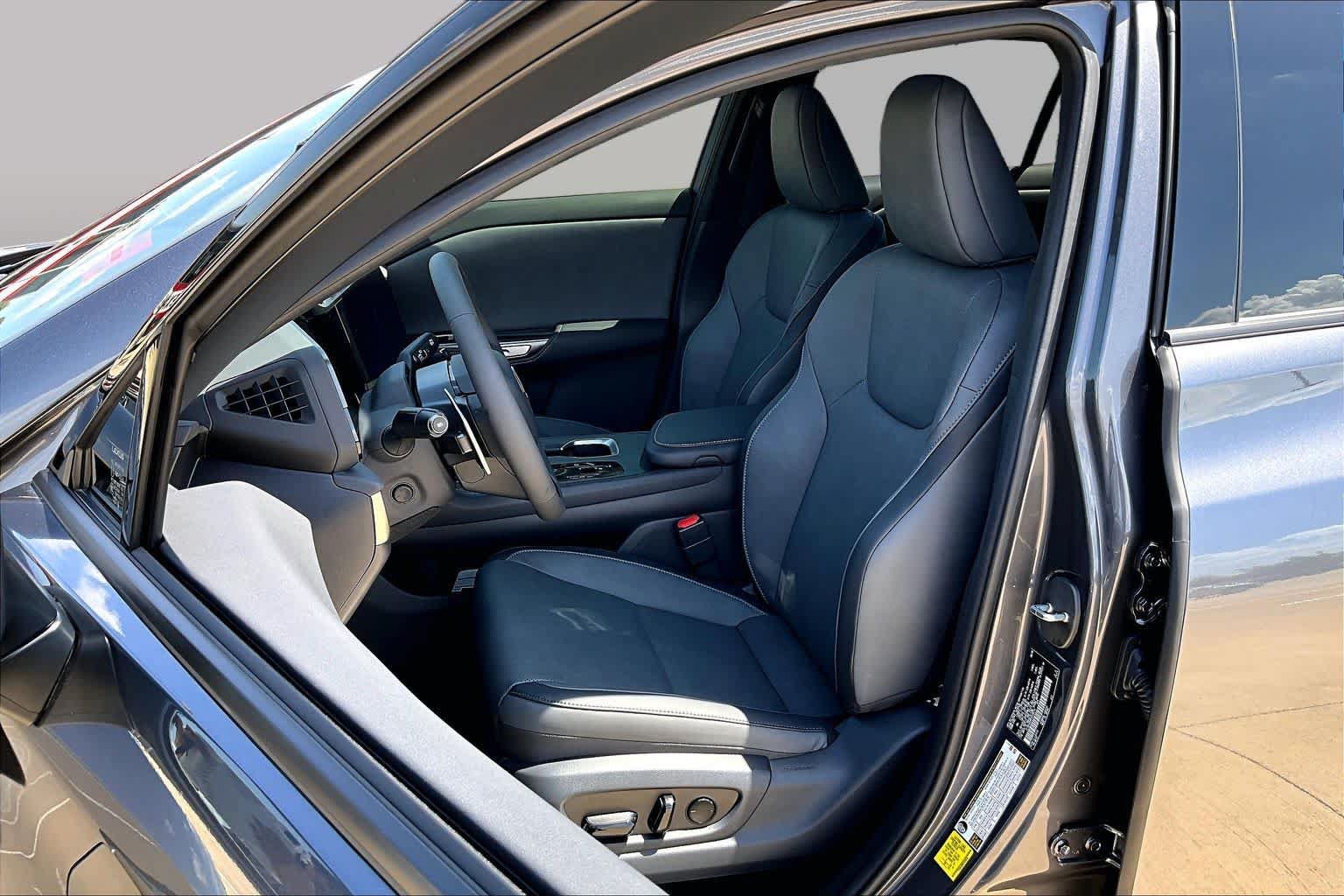 Used 2026 Lexus RZ 350e 2WD w/ Convenience Package image 7