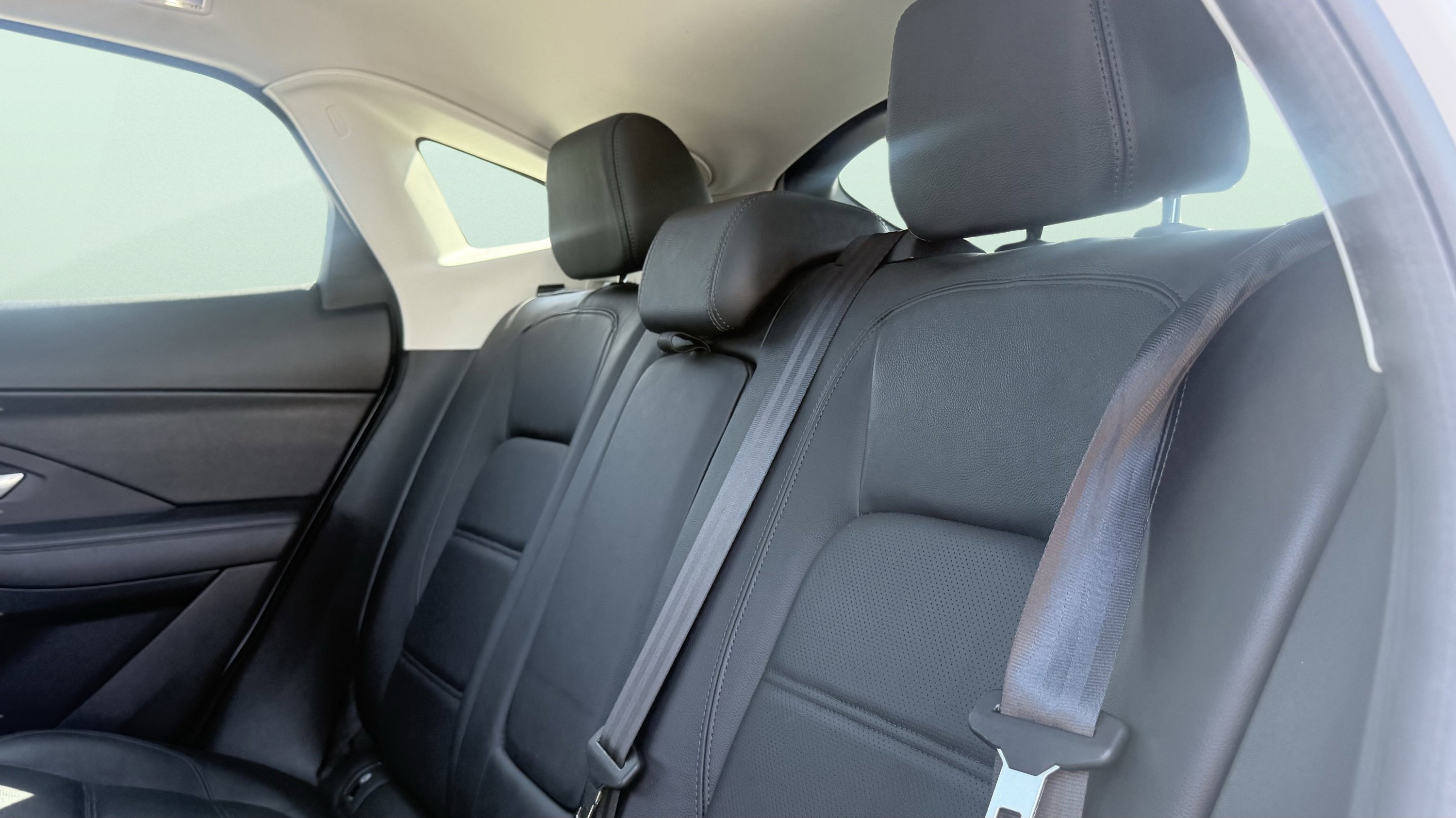 Used 2020 Jaguar E-PACE SE image 40