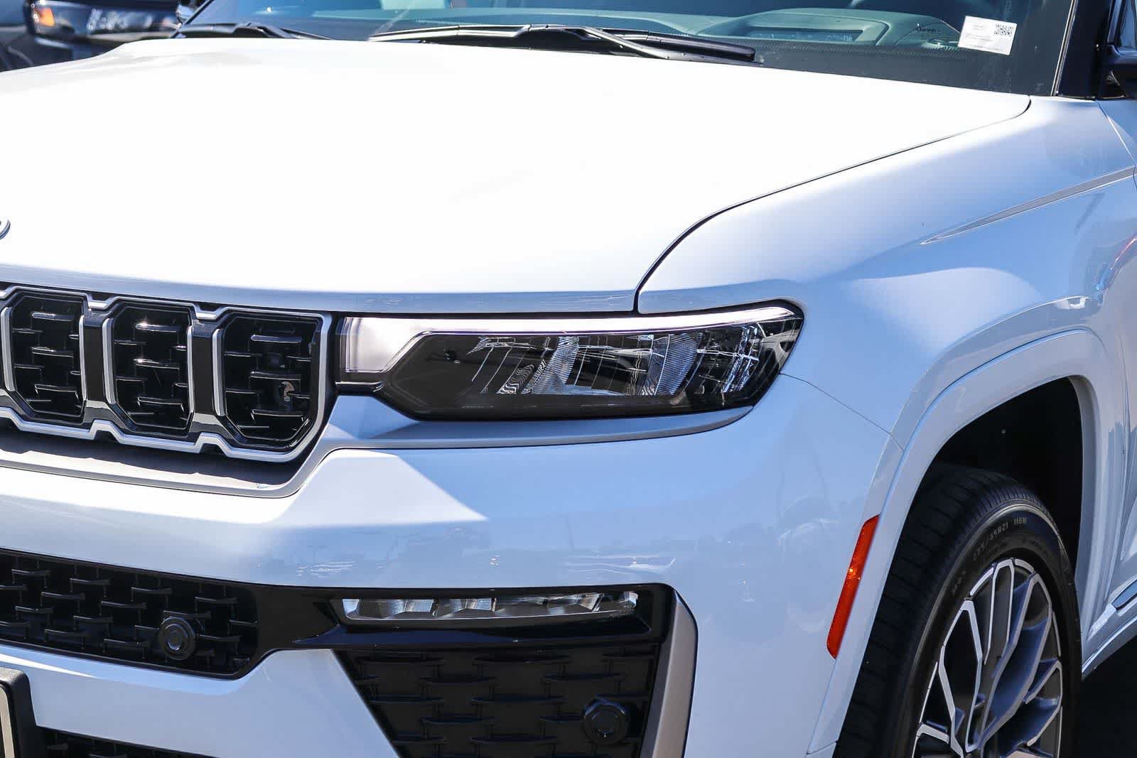 New 2026 Jeep Grand Cherokee Summit AWD/4WD image 8