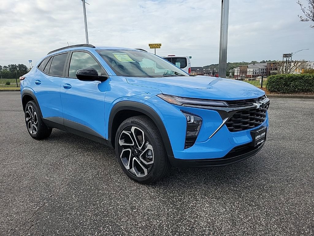 Used 2024 Chevrolet Trax RS image 3