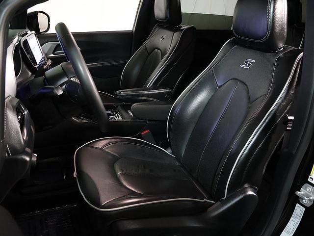 Used 2025 Chrysler Pacifica Limited FWD image 4