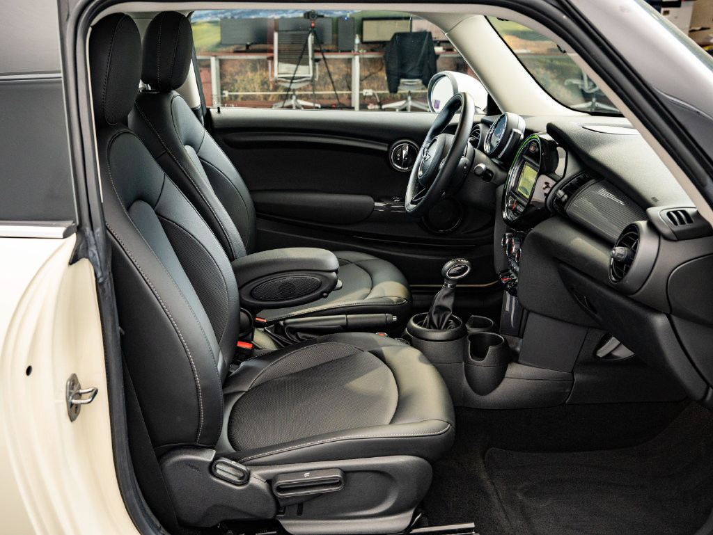 Used 2018 MINI Cooper 2-Door Hardtop FWD image 21