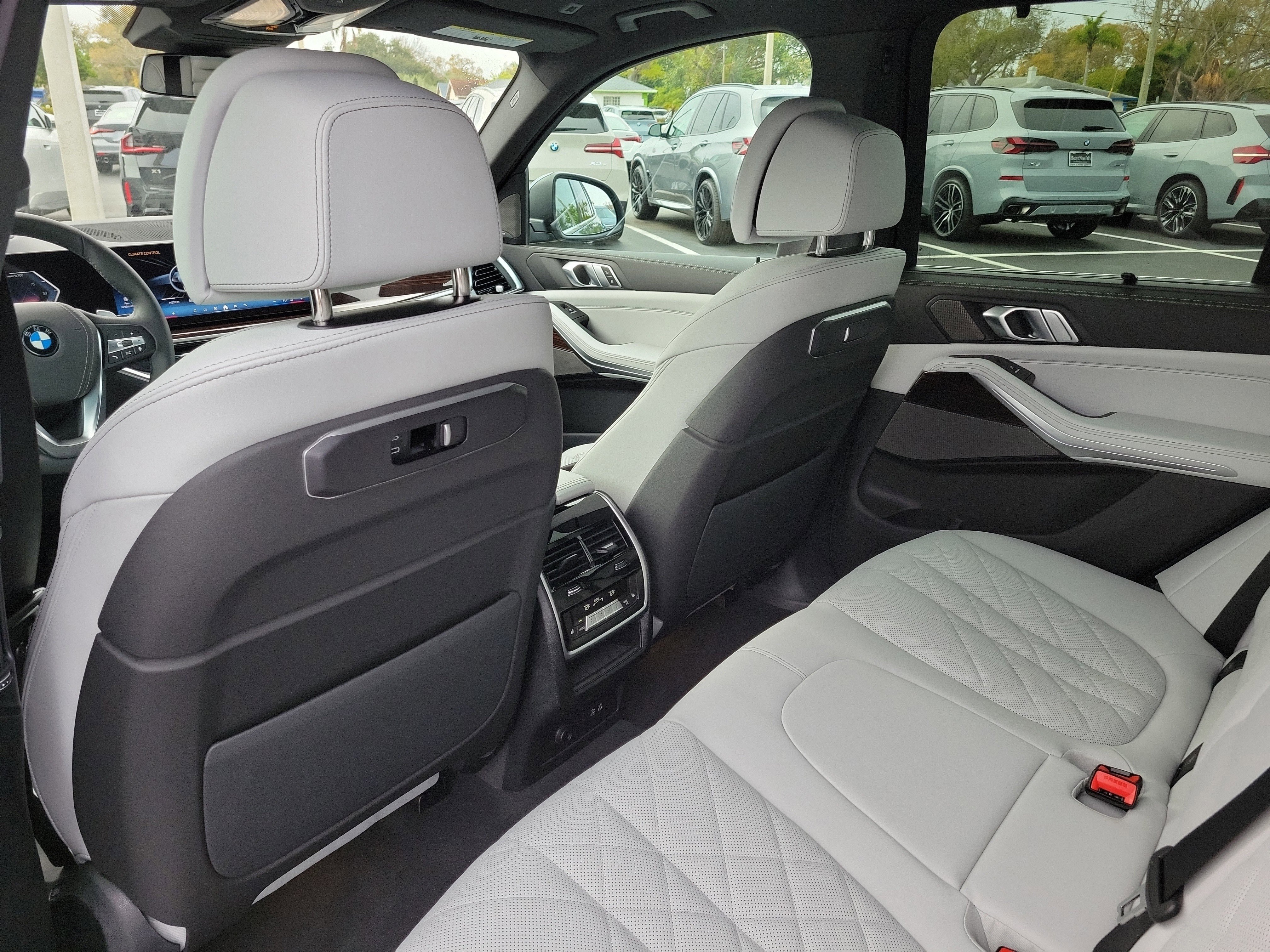 New 2026 BMW X5 xDrive40i w/ Climate Comfort Package AWD/4WD image 9