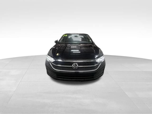Used 2024 Volkswagen Jetta SE FWD image 3