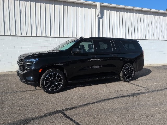 Used 2022 Chevrolet Suburban RST image 2